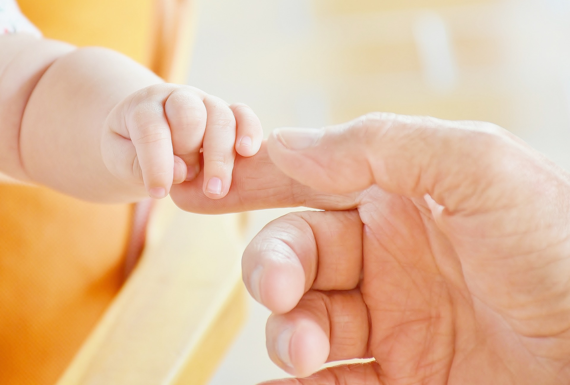 Rozwój dziecka w pierwszym miesiącu życia. Jak powinien rozwijać się maluch?