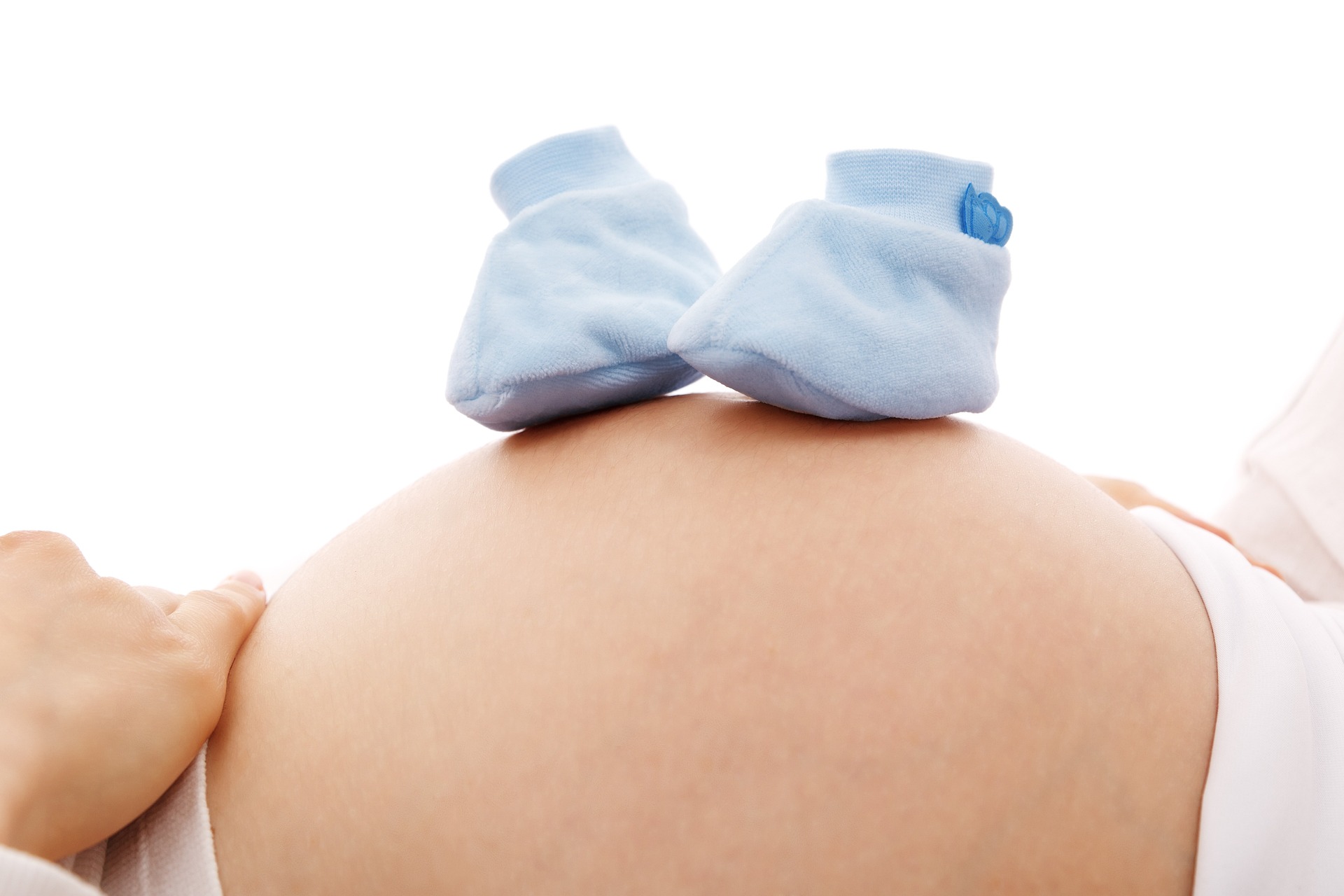 Akcesoria dla kobiet w ciąży – co warto mieć?
